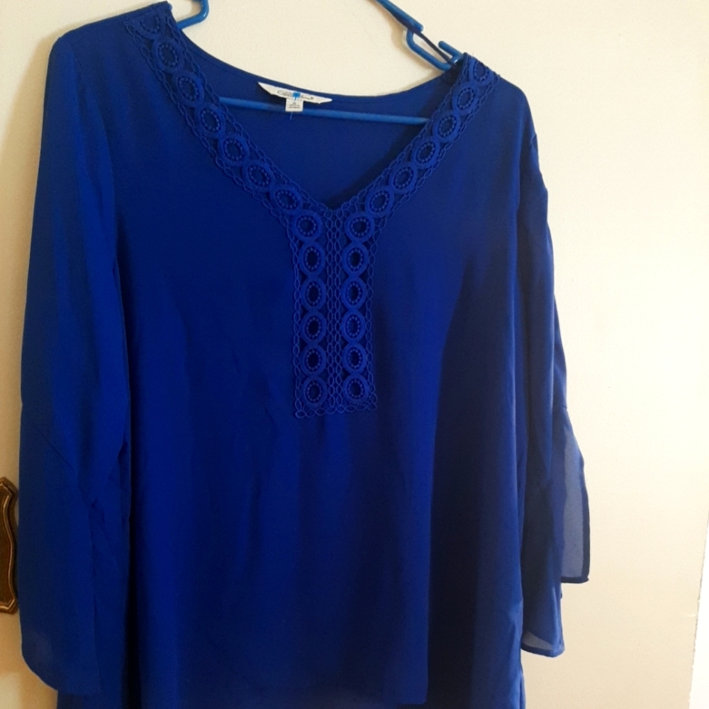 Ladies royal blue Pioneer Woman M crocheted shark bite hemmed unique breathable